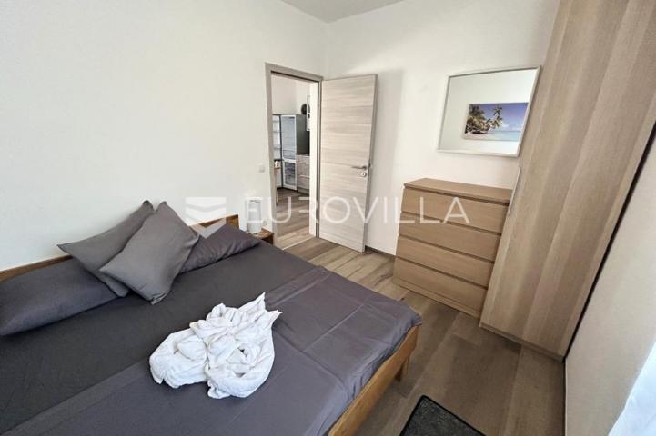 Vir, atraktivna apartmanska kuća s 4 stambene jedinice udaljene 150 m od plaže
