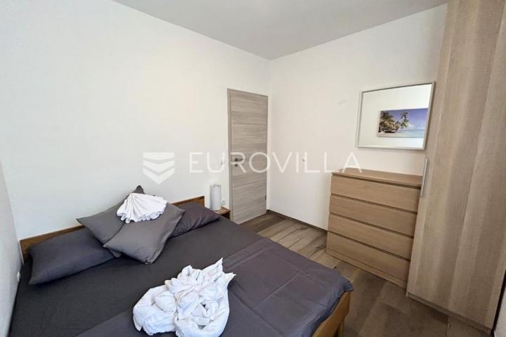 Vir, atraktivna apartmanska kuća s 4 stambene jedinice udaljene 150 m od plaže