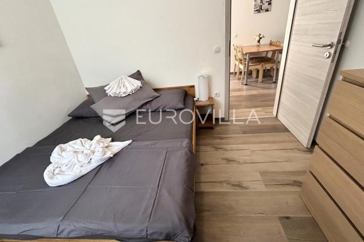 Vir, atraktivna apartmanska kuća s 4 stambene jedinice udaljene 150 m od plaže