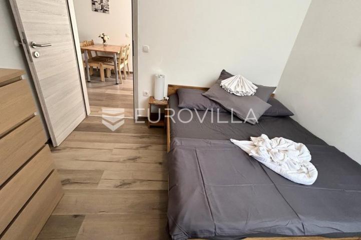 Vir, atraktivna apartmanska kuća s 4 stambene jedinice udaljene 150 m od plaže
