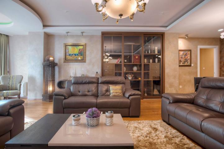 Exclusive 3bdr Apartment, Tre Canne