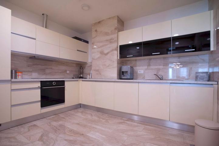 Exclusive 3bdr Apartment, Tre Canne