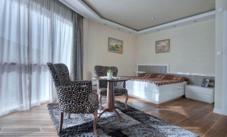 Exclusive 3bdr Apartment, Tre Canne