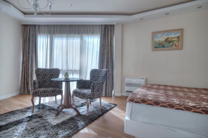 Exclusive 3bdr Apartment, Tre Canne