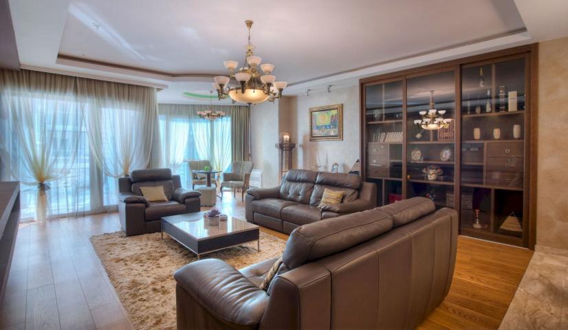 Exclusive 3bdr Apartment, Tre Canne