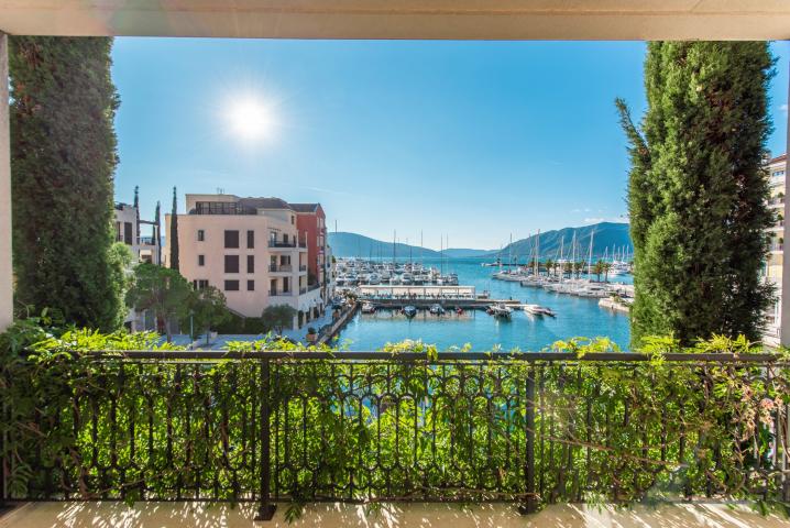 Spacious 2 bedroom Waterfront Apartment Tara