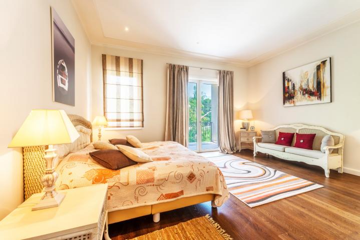 Spacious 2 bedroom Waterfront Apartment Tara