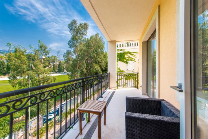 Spacious 2 bedroom Waterfront Apartment Tara