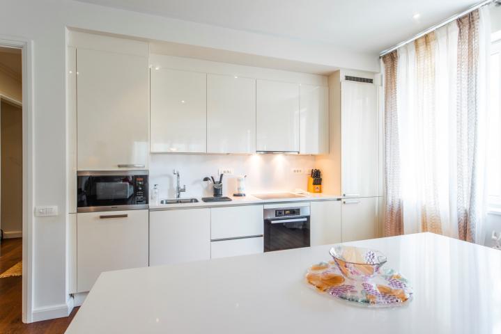Spacious 2 bedroom Waterfront Apartment Tara