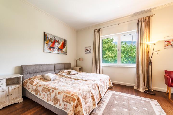 Spacious 2 bedroom Waterfront Apartment Tara