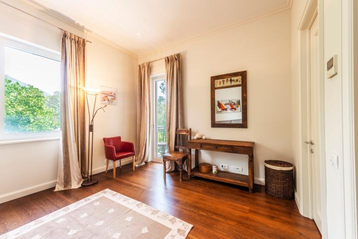 Spacious 2 bedroom Waterfront Apartment Tara