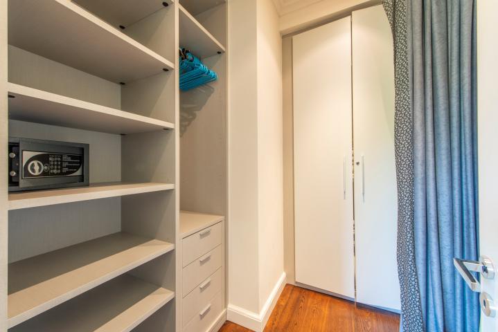 Spacious 2 bedroom Waterfront Apartment Tara