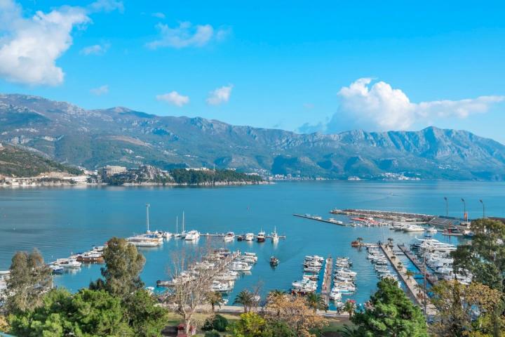 Royal Gardens complex, Budva