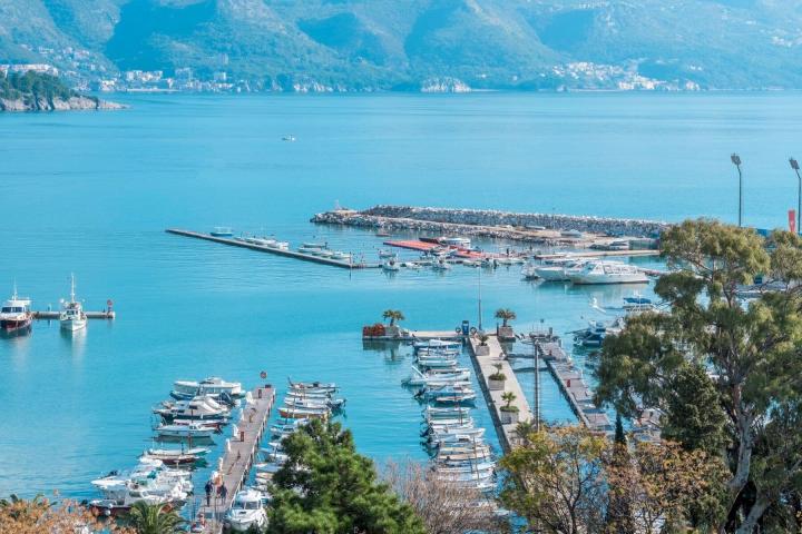Royal Gardens complex, Budva