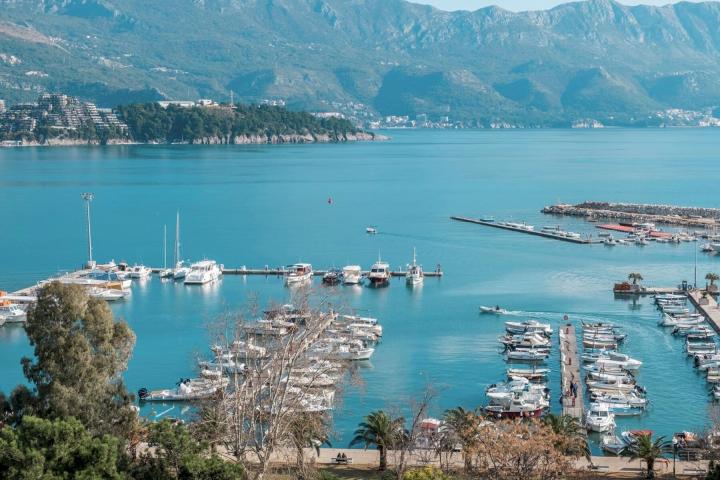 Royal Gardens complex, Budva