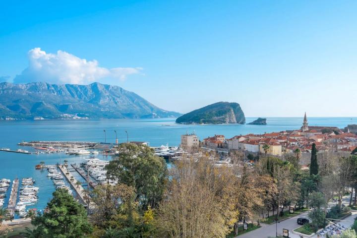 Royal Gardens complex, Budva