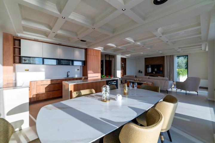Blizikuce Contemporary 3bdr Villa