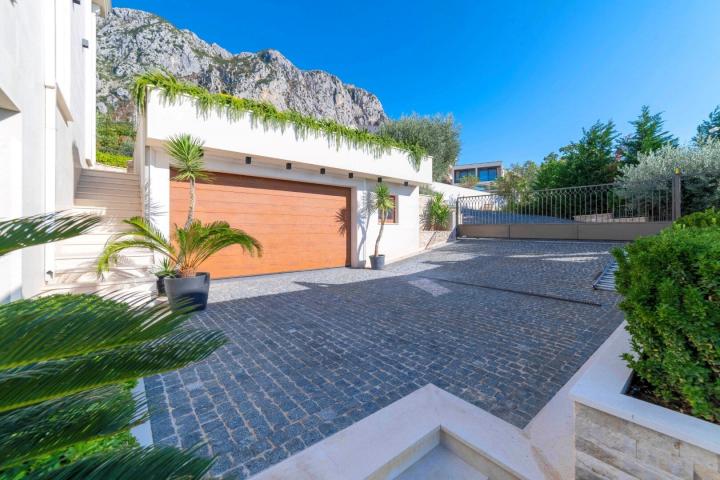 Blizikuce Contemporary 3bdr Villa