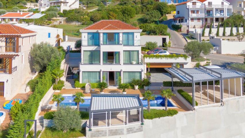 Blizikuce Contemporary 3bdr Villa