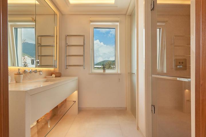 Corner 2 bedroom Apartment Elena