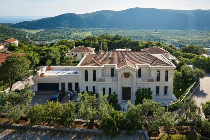 Exclusive Complex Of Three Villas For Rent