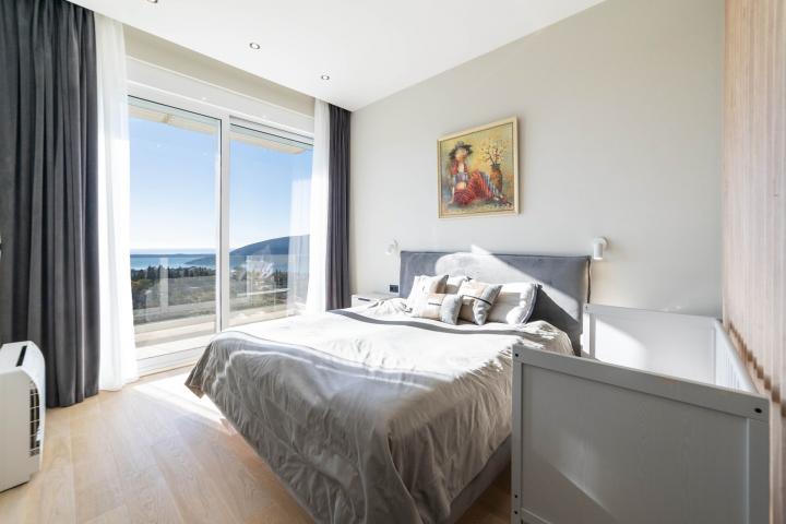 Contemporary 4 bedroom Villa Podi