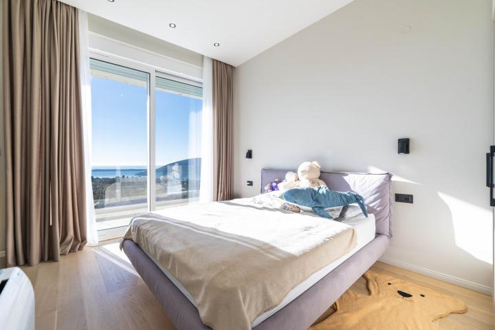 Contemporary 4 bedroom Villa Podi