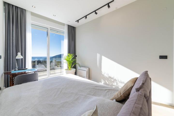 Contemporary 4 bedroom Villa Podi