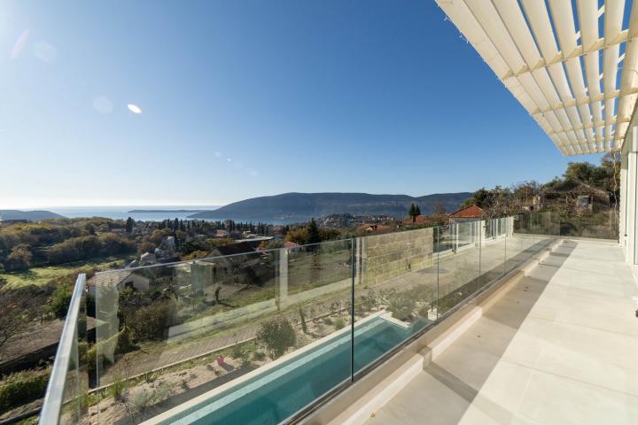 Contemporary 4 bedroom Villa Podi