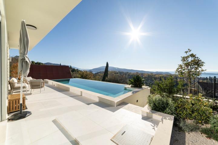 Contemporary 4 bedroom Villa Podi