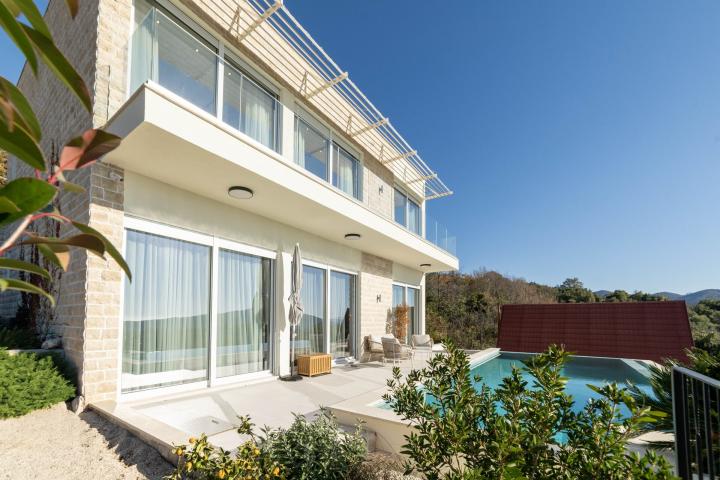 Contemporary 4 bedroom Villa Podi