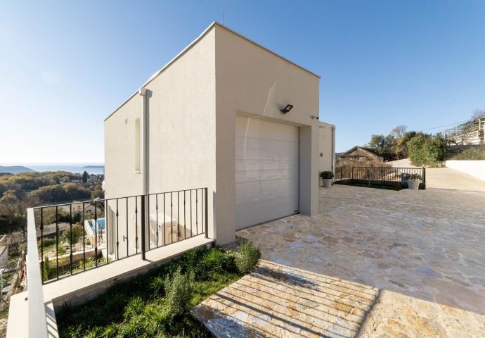 Contemporary 4 bedroom Villa Podi