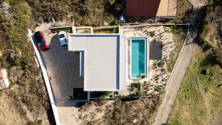 Contemporary 4 bedroom Villa Podi