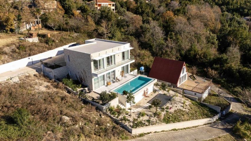 Contemporary 4 bedroom Villa Podi