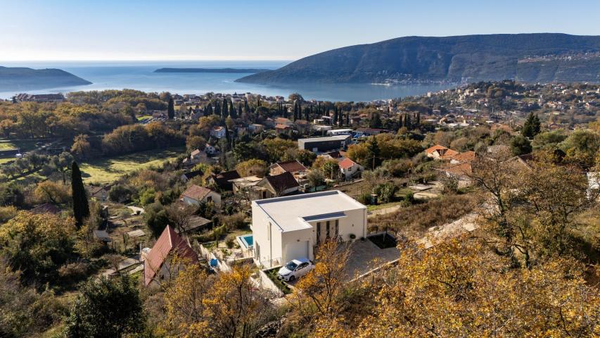Contemporary 4 bedroom Villa Podi