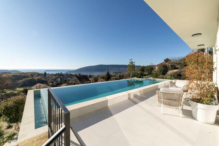 Contemporary 4 bedroom Villa Podi
