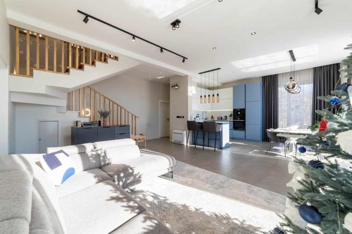 Contemporary 4 bedroom Villa Podi