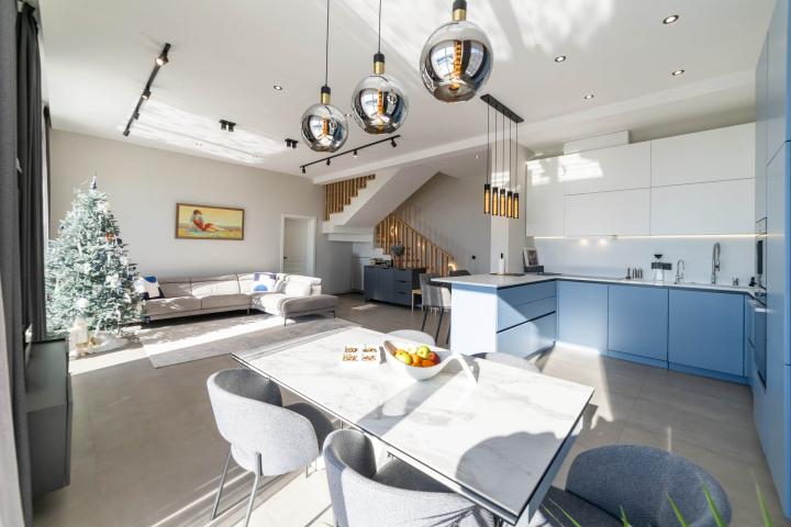 Contemporary 4 bedroom Villa Podi