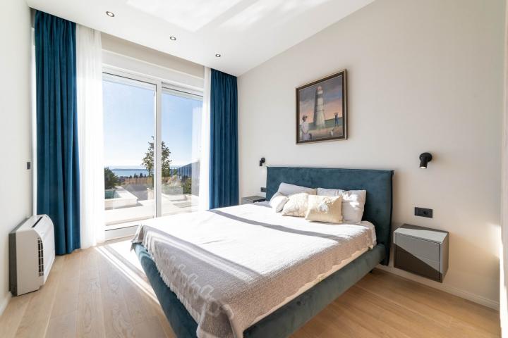Contemporary 4 bedroom Villa Podi