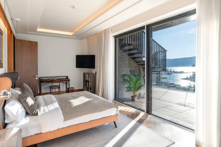 Exclusive 4 bedroom Elena Penthouse
