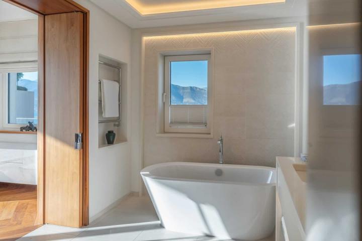 Exclusive 4 bedroom Elena Penthouse