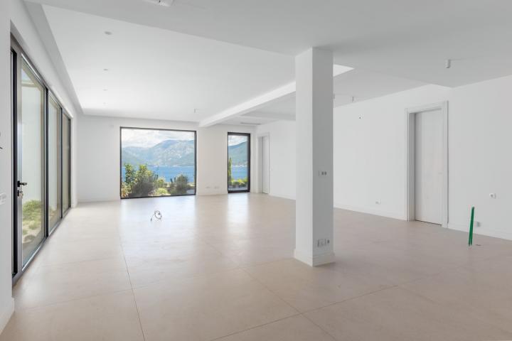 Contemporary 5 bedroom Villa Krasici