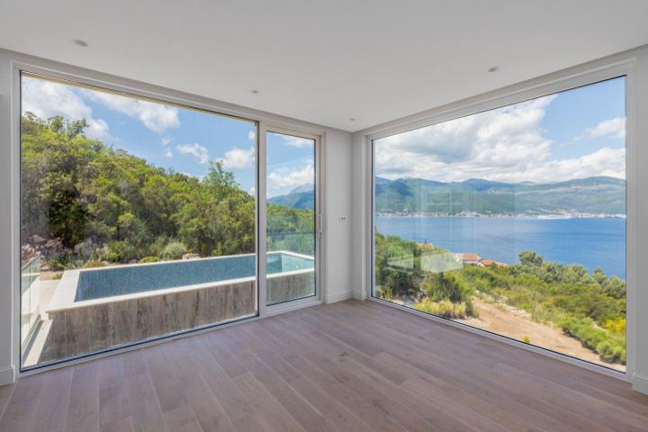 Contemporary 5 bedroom Villa Krasici