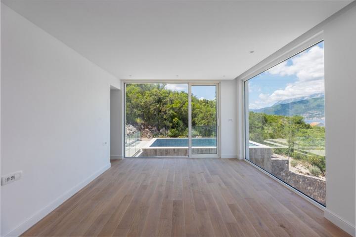 Contemporary 5 bedroom Villa Krasici