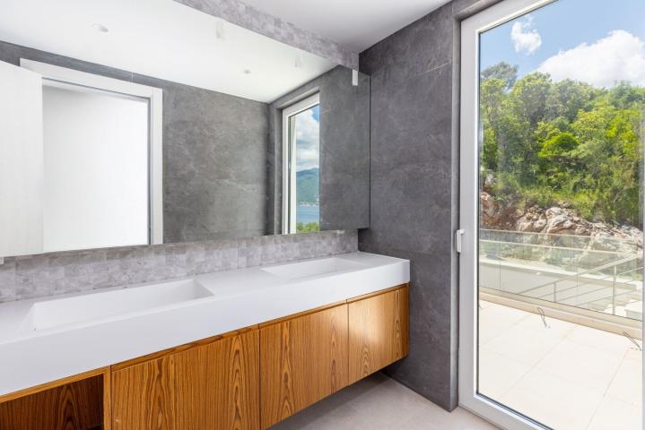Contemporary 5 bedroom Villa Krasici