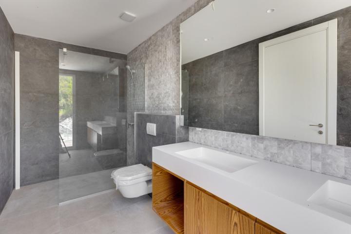 Contemporary 5 bedroom Villa Krasici