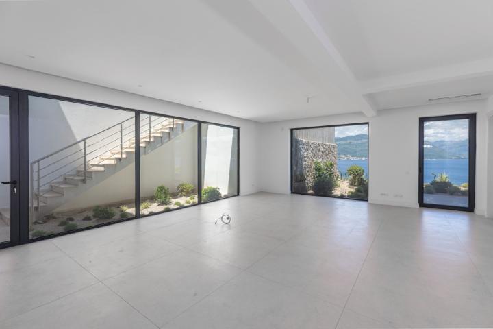 Contemporary 5 bedroom Villa Krasici