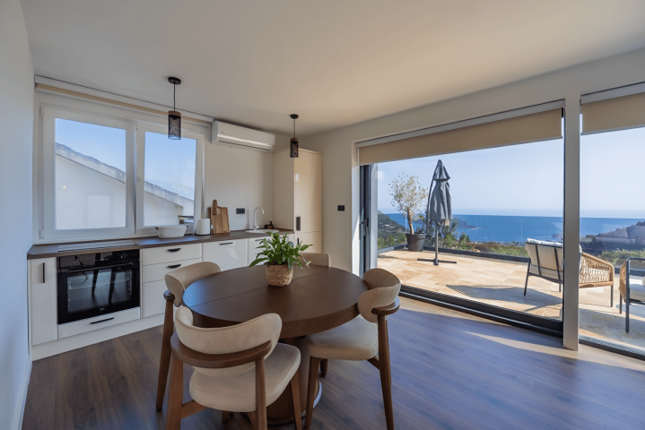 Contemporary 8 bedroom villa Markovici