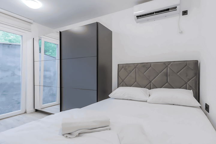 Contemporary 8 bedroom villa Markovici