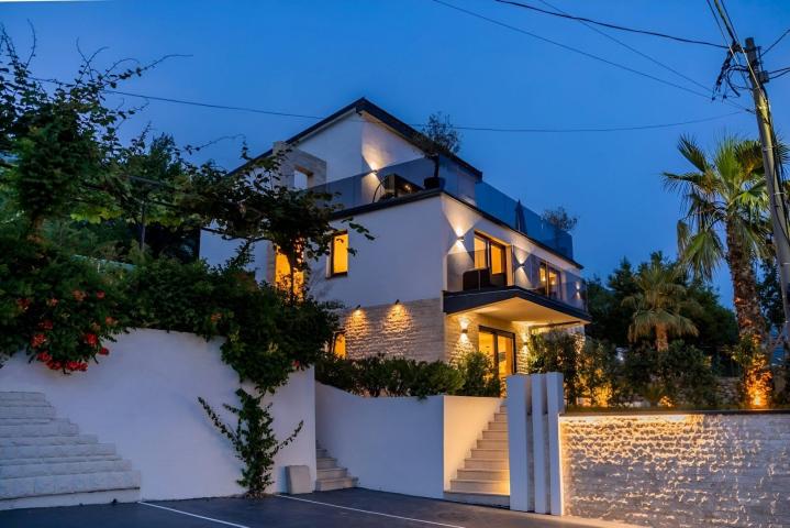 Contemporary 8 bedroom villa Markovici